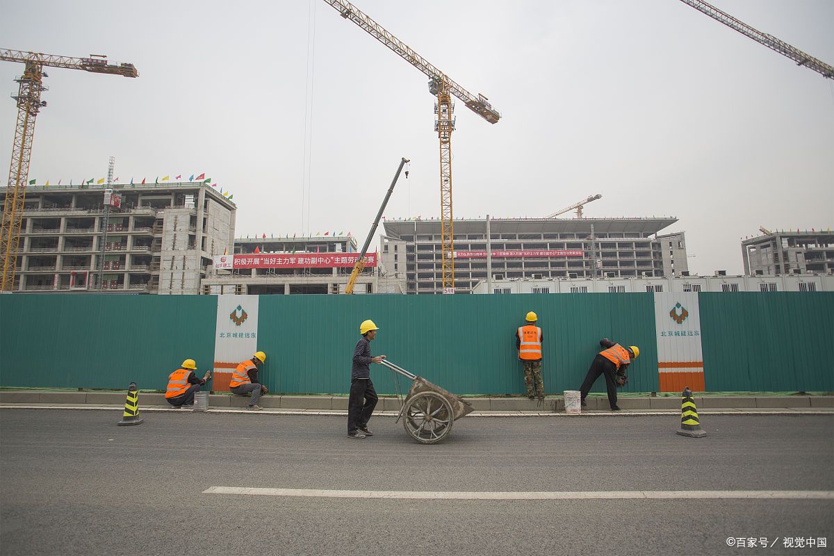 貴州天晟鋼結(jié)構(gòu)公司承接貴陽(yáng)活動(dòng)板房,圍擋,大棚等業(yè)務(wù).焊接二樓,臨時(shí)